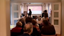 <p>W Dreźnie uruchomiono czasową wystawę na 65-lecie partnerstwa z Wrocławiem. Miastu został także podarowany krasnal Literat.</p>