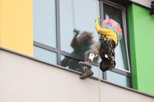 <p>Alpiniści przebrani za superbohater&oacute;w odwiedzili dzieci ze szpitala</p>