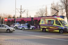 <p>Zderzenie auta osobowego z tramwajem na skrzyżowaniu Lotnicza/Hutnicza</p>