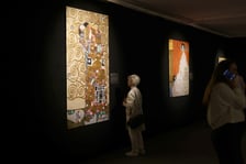 Zdjęcie z wystawy KLIMT – The Immersive Exhibition w hali IASE we Wrocławiu (do 23 lutego 2025)