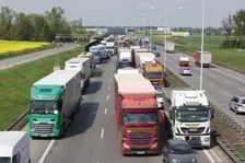 <p>Wypadek z udziałem busa i ciężar&oacute;wki na AOW - 23. 04</p>