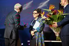 Gala z okazji 75-lecia Uniwersytetu Medycznego we Wrocławiu. Prof. Piotr Ponikowski i Olga Tokarczuk