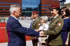 Uroczysta promocja oficerska na placu Wolności we Wrocławiu