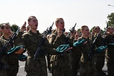 W sobotę 9 sierpnia żołnierze odbywający przeszkolenie w ramach programu Wakacje z Wojskiem złożyli uroczystą przysięgę wojskową na sztandar 10 Wrocławskiej Brygady Łączności