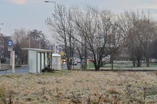 <p>Niezabudowany teren przy ulicy Mińskiej, miedzy Roślinną a Stachury, na kt&oacute;rym powstać ma pętla autobusowo-tramwajowa. Jest tu przystanek "Muchob&oacute;r Wielki (Roślinna)". To miejsce w planie miejscowym określony jest jako "tereny komunikacji tramwajowej z zielenią towarzyszącą". Tu ma się rozpoczynać buspas, kt&oacute;ry biec będzie do Strzegomskiej, a tam połączy się z trasą autobusowo-tramwajową prowadzącą do centrum miasta&nbsp;</p>