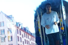 Impreza MPK na Rynku - prezentacja nowego Mercedesa Conecto i bieganie Przemka, który w pojeździe pokonuje dystans półmaratonu