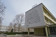Nowy mural Oteckiego na budynku Katedry Epizootiologii z Kliniką Ptaków i Zwierząt Egzotycznych Uniwersytetu Przyrodniczego we Wrocławiu