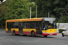 Solaris Urbino 12 #2011 w ruchu liniowym w sierpniu 2008 roku – autobus wyjeżdża z pętli Sępolno
