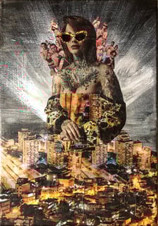 <p>Kolażowy obraz Uli Jagielnickiej &bdquo;Tyche&rdquo;</p>