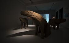 <p>Prace Magdaleny Abakanowicz na wystawie &bdquo;Abakanowicz. Totalna&rdquo; w Pawilonie Czterech Kopuł, kt&oacute;rą odwiedziło 27 tysięcy os&oacute;b!</p>