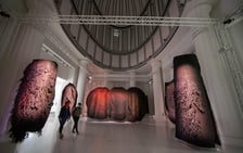 <p>Prace Magdaleny Abakanowicz na wystawie &bdquo;Abakanowicz. Totalna&rdquo; w Pawilonie Czterech Kopuł, kt&oacute;rą odwiedziło 27 tysięcy os&oacute;b!</p>
