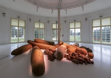 <p>Prace Magdaleny Abakanowicz na wystawie &bdquo;Abakanowicz. Totalna&rdquo; w Pawilonie Czterech Kopuł, kt&oacute;rą odwiedziło 27 tysięcy os&oacute;b!</p>