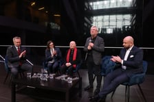 <p>W NFM &ndash; od lewej Grzegorz Chojnowski, Tomasz Duda, Christoph Eschenbach, Andrzej Kosendiak, prezydent Jacek Sutryk</p>