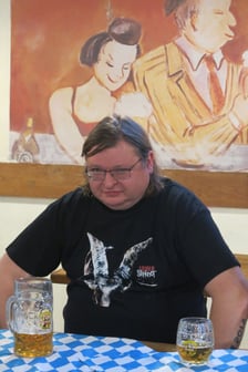 <p>Przemysław Wojcieszek, autor powieści &bdquo;Świnie wojny&rdquo;</p>