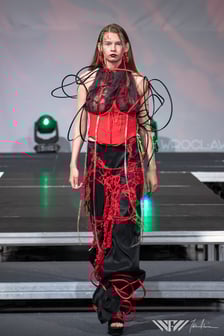 <p>FashiON! Wrocław Fashion Week 2023 - pokaz i sesja Mai Mielcarek</p>
