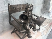 <p>Nowy krasnal-reżyser u zbiegu ulic Mierniczej i Łukasińskiego</p>