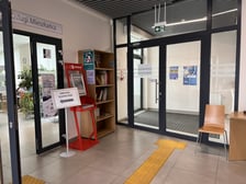 <p>Punkt bookcrossingowy&nbsp; w UMW przy ul. Hubskiej</p>