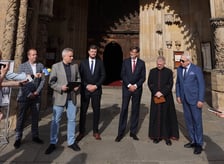 Uczestnicy konferencji prasowej dotyczącej remontu organów we wrocławskiej katedrze.