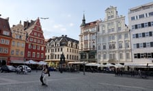 <p>Wystawa &bdquo;Odkładając rzeczy na miejsce. Żydowscy Breslauerzy i ich przedmioty&rdquo; w Op enheim na pl. Solnym 4</p>