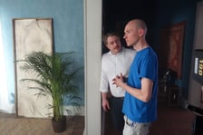 <p>Tomasz Schuchardt i Artur Wyrzykowski na planie filmu &bdquo;To się nie dzieje&rdquo; w Wytw&oacute;rni Film&oacute;w Fabularnych</p>