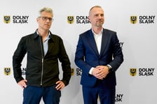 <p>Dyrektor Michał Zadara i Jarosław Rabczenko, wicemarszałek wojew&oacute;dztwa dolnośląskiego</p>