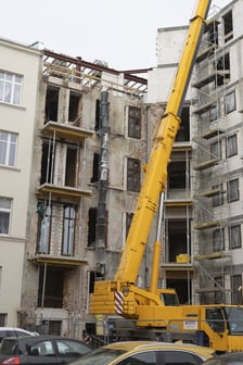Trwa remont zabytkowej kamienicy przy ulicy Kołłątaja 23.