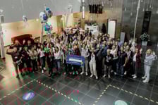 Uczestnicy poprzednich edycji CASSINI Hackathon. Tegoroczne spotkanie będzie  7-9 listopada 2025 r. we Wrocławiu.