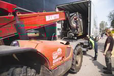 Przygotowania do transportu manata Ambrożego