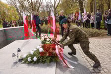 Uroczystości pod Pomnikiem Ofiar Zbrodni Katyńskiej we Wrocławiu