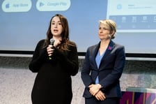 Anna Kołodziej i Dorota Pędziwiatr z Rady Miejskiej Wrocławia podczas prezentacja nowej wersji aplikacji programu „Nasz Wrocław”, 14 kwietnia 2026