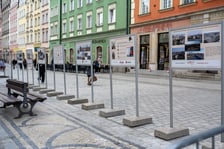 <p>Wystawa poświęcona rzemiosłu kamoniarskiemu do obejrzenia w Rynku do 8 maja</p>