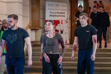 <p>Ćwiczenia służb i wojska OLEK 2026 we Wrocławiu, 22.04.2026.</p>
<p>Obrażenia niekt&oacute;rych os&oacute;b na zdjęciach to oczywiście charakteryzacja. W rzeczywistości w trakcie ćwiczeń nikt nie ucierpiał.&nbsp;</p>