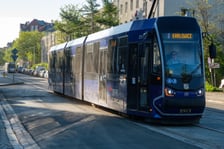 <p>Tramwaje wr&oacute;ciły na Glinianą. Zdjęcia z 1.05.</p>