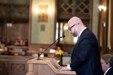 <p class="MsoNormal">Jacek Sutryk podsumował minione 12 miesięcy, a Rada Miejska udzieliła prezydentowi Wrocławia absolutorium</p>