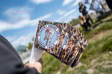 Otwarcie 24. Gitarowego Rekordu Świata. Na zdjęciu przystrojona figura Powodzianki na mostach Uniwersyteckich