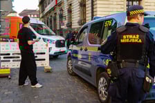 <p>Pierwszy dzień pilotażu na Placu Solnym we Wrocławiu - zakaz wjazdu dla samochod&oacute;w i motocykli</p>