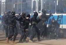Szkolenia policji w zajezdni tramwajowej