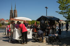 Wrocławianie i turyści podczas majówkowego spaceru