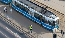 Tramwaj z połamanym pantografem na przystanku przy Pl. Jana Pawła II - 6 maja 2026 r.
