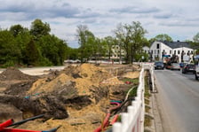 Oporów. Trwa przebudowa skrzyżowania Wiejskiej z Mokronoską i Awicenny. Zdjęcie przedstawia zaawansowanie prac na dzień 6 maja 2026