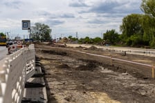 Oporów. Trwa przebudowa skrzyżowania Wiejskiej z Mokronoską i Awicenny. Zdjęcie przedstawia zaawansowanie prac na dzień 6 maja 2026