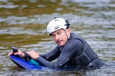 Jetboard i e-foil  - deski z napędem, które nie potrzebują fal
