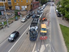 Naprawa uszkodzonego torowiska na ulicy Pułaskiego (13 maja 2026)