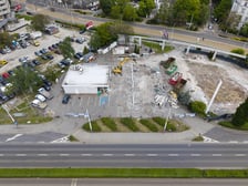 Wyburzanie stacji benzynowej na placu Grunwaldzkim