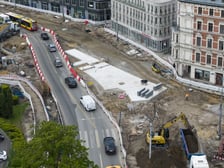 Podczas budowy węzła przesiadkowego Drobnera-Dubois powstaje widoczna na zdjęciu podbudowa pod torowisko (jasna betonowa powierzchnia). W tym miejscu tory biegnące ulicą Drobnera będą się rozgałęziać w kierunku ulicy Łokietka