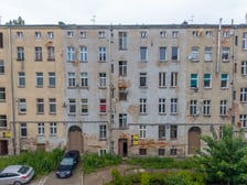 Ciąg kamienic przy ul. Sępa-Szarzyńskiego, m.in. planowane do remontu numery 59, 61, 63, 65, 65A.