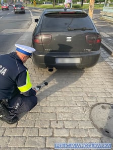 Pomiary hałasu generowanego przez pojazdy przez wrocławskich policjantów