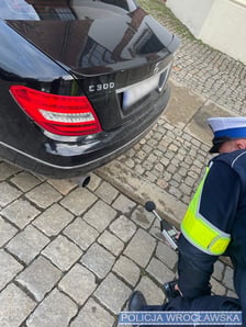 Pomiary hałasu generowanego przez pojazdy przez wrocławskich policjantów