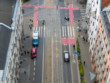 Wypadek z udziałem karetki i samochodu osobowego na ul. Piłsudskiego i Stawowej