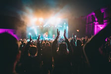 <p>Festiwal G&oacute;ry Literatury - koncert na Zamku Sarny, zdjęcie archiwalne.&nbsp;</p>